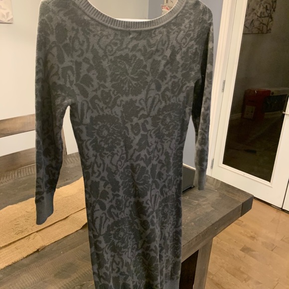 Beautiful floral printed sweater dress. - Picture 5 of 5